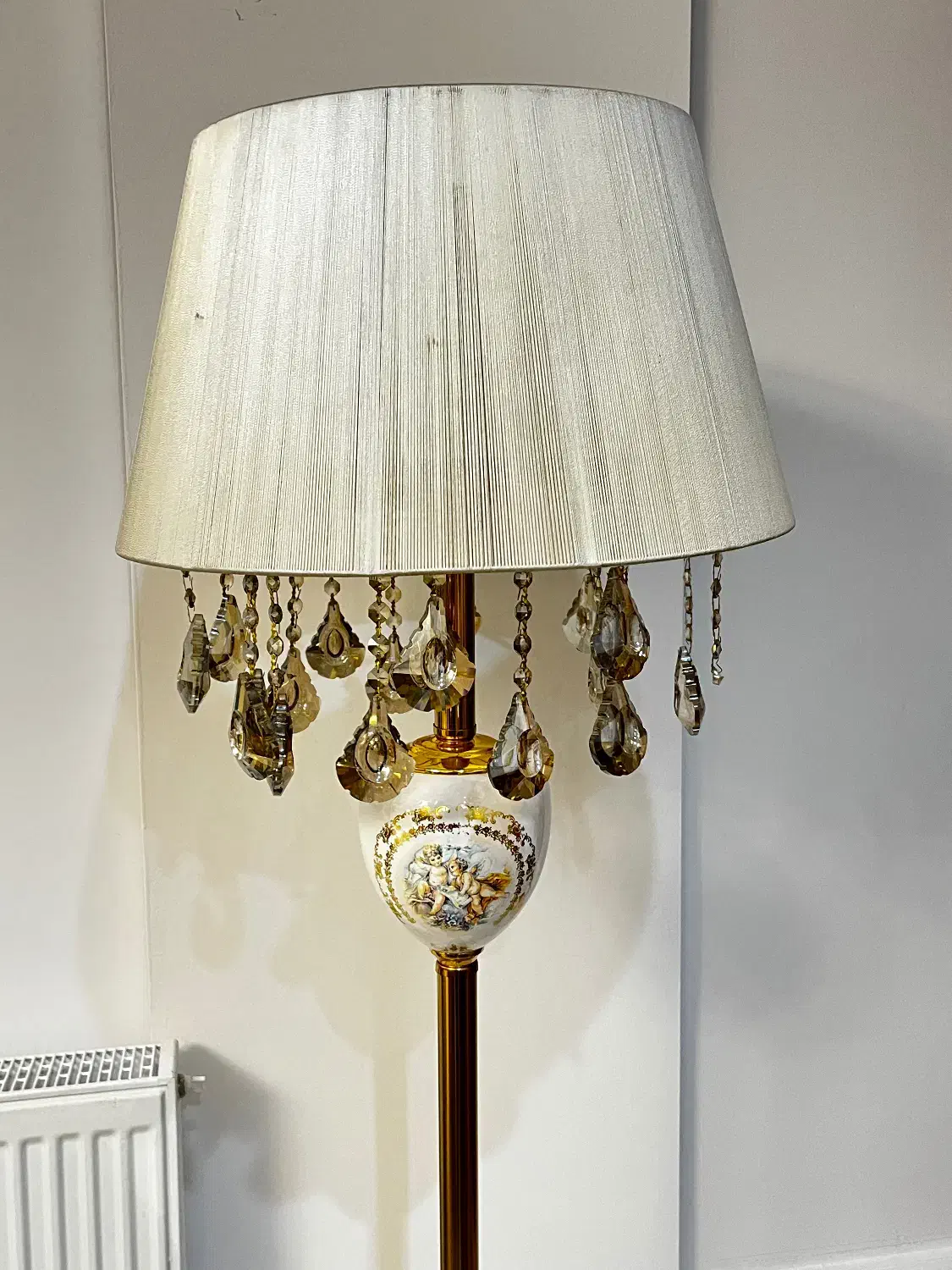 آباژور کاملا سالم و تمیز|چراغ خواب و آباژور|مشهد, جاهد شهر|دیوار