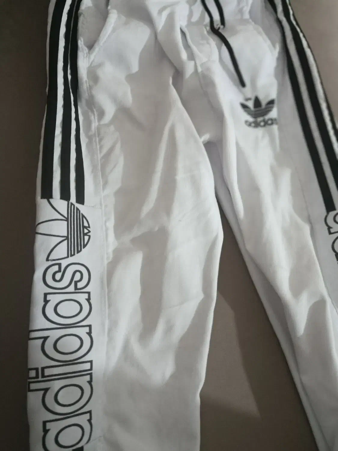 شلوار|لباس|وزینه, |دیوار