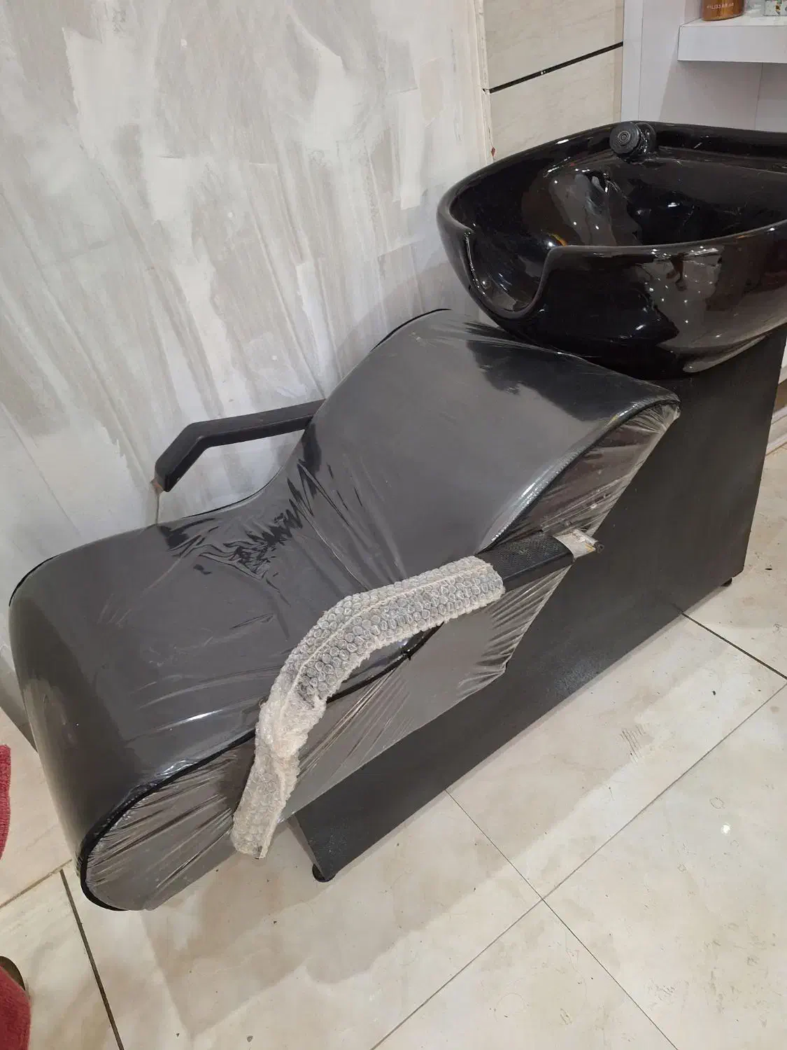 کمد، آینه، سرشور|آرایشگاه و سالنهای زیبایی|لنجان, |دیوار