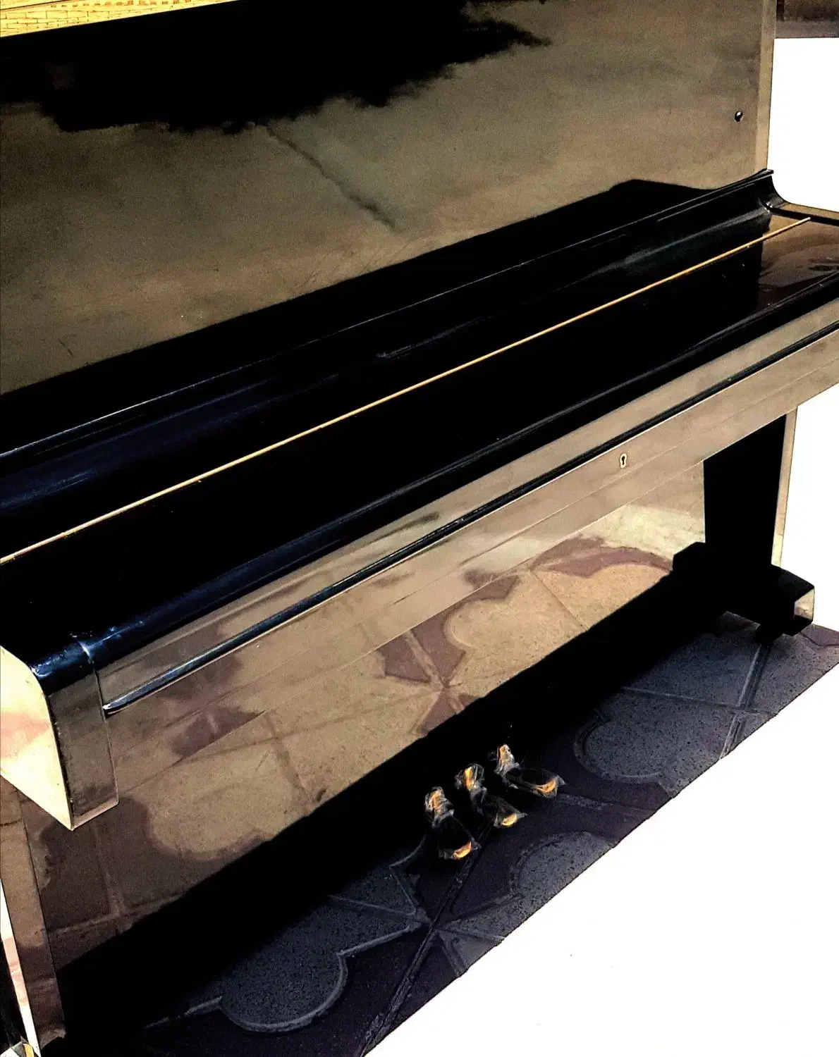 پیانو آکوستیک یاماها u1|پیانو، کیبورد، آکاردئون|صدرا-فارس, فاز ۱|دیوار