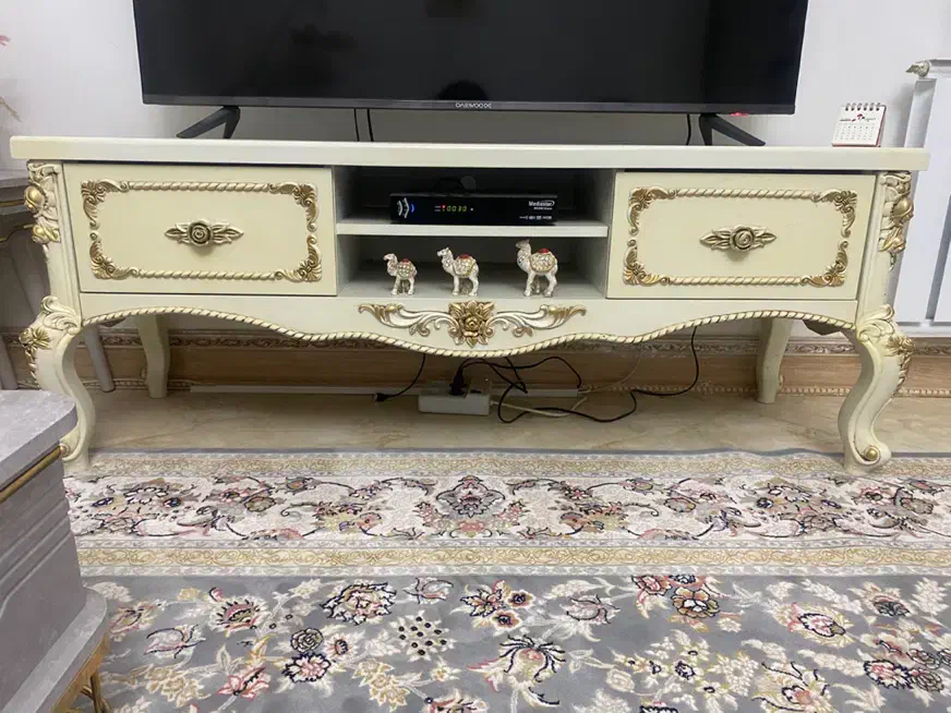 میز تی وی در حد نو|میز تلویزیون|رباطکریم, نصیرشهر|دیوار