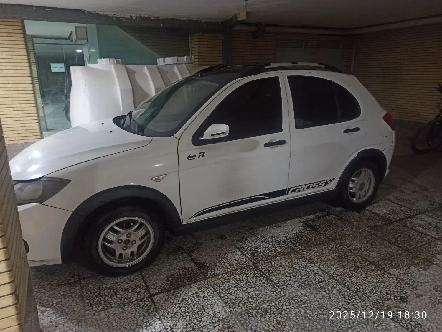 کوئیک R سفید و مشکی پارس خودرو|خودرو سواری و وانت|اصفهان, مهدی آباد|دیوار