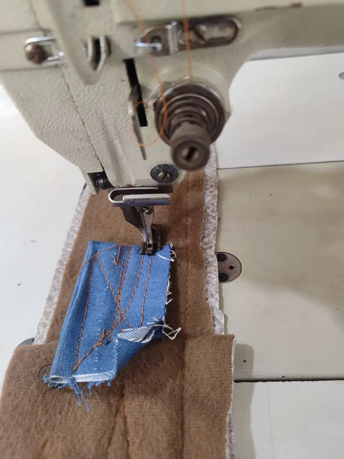 چرخ ضخیم دوز چرم دوز دوپایه تی پی کال|چرخ خیاطی و ریسندگی|کرمان, |دیوار