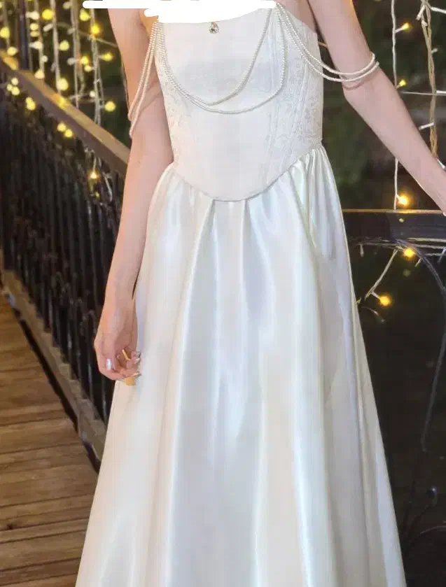 کرست وینتیج|لباس|رشت, دیانتی|دیوار