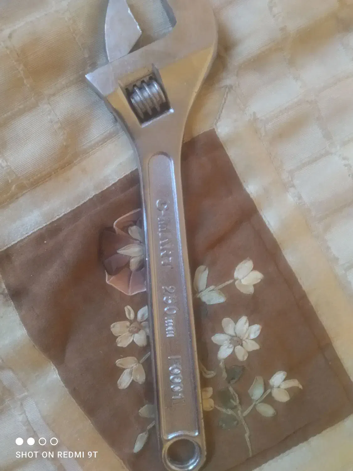 یک آچار فرانسه ۱۰ 250 میفروشمش نوع هست|ابزارآلات|تبریز, |دیوار