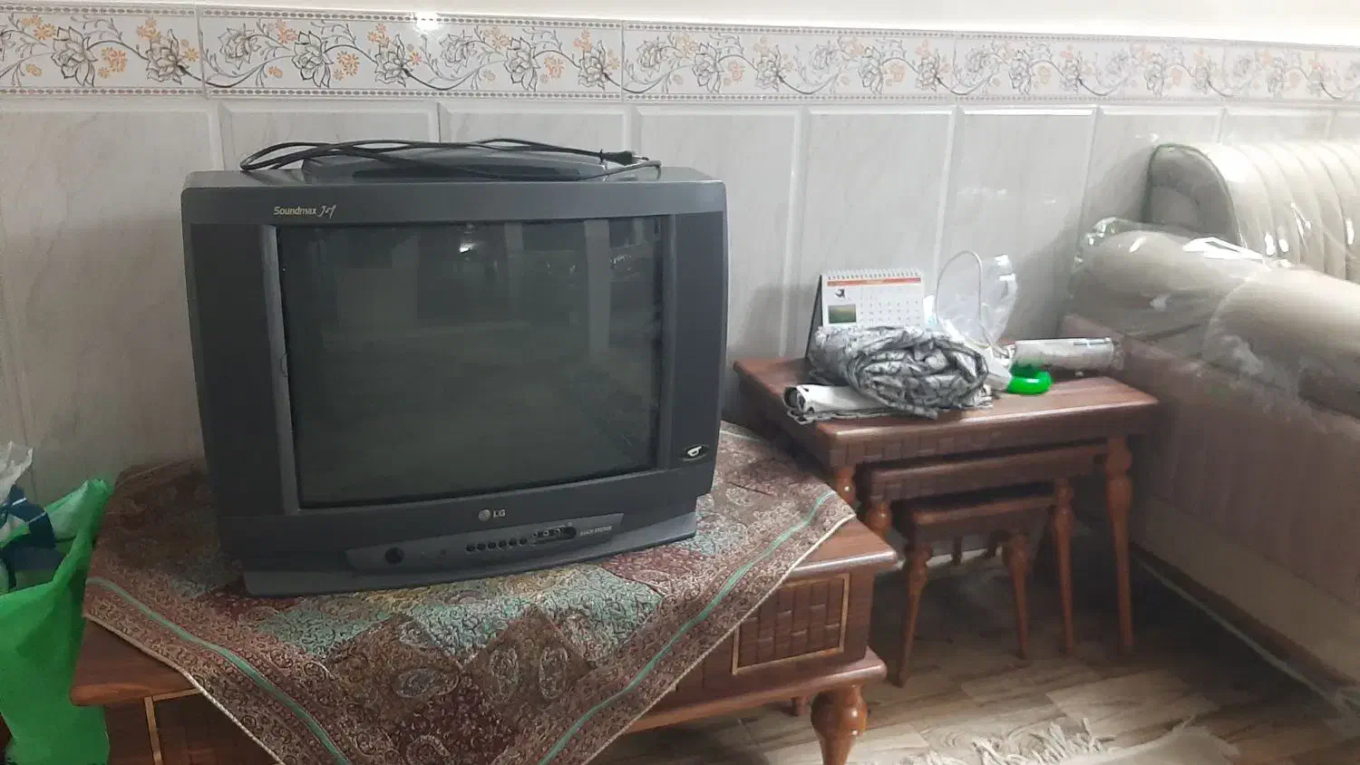 تلویزیون|تلویزیون و پروژکتور|قرچک, شهرک طلائیه|دیوار