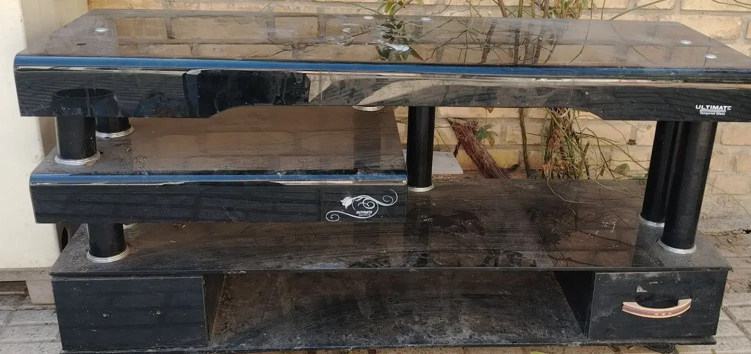 ویترین آینه‌دار و میز تلوزیون سالم|بوفه، ویترین، کنسول|نجف‌آباد, امیرکبیر|دیوار