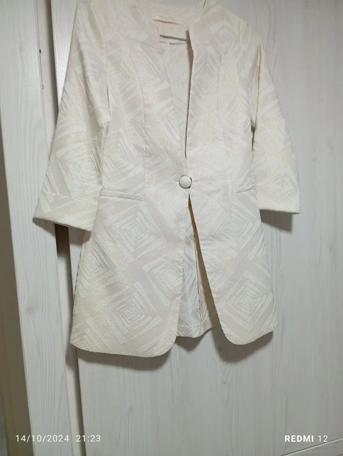 کت مجلسی|لباس|تهران, بهمن یار|دیوار