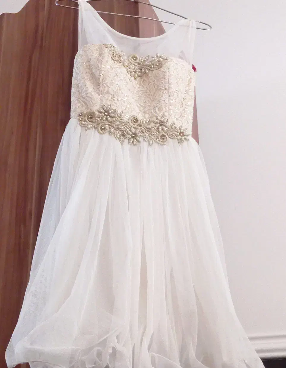 لباس عروس بچگانه|لباس|قم, چهار امامزاده|دیوار