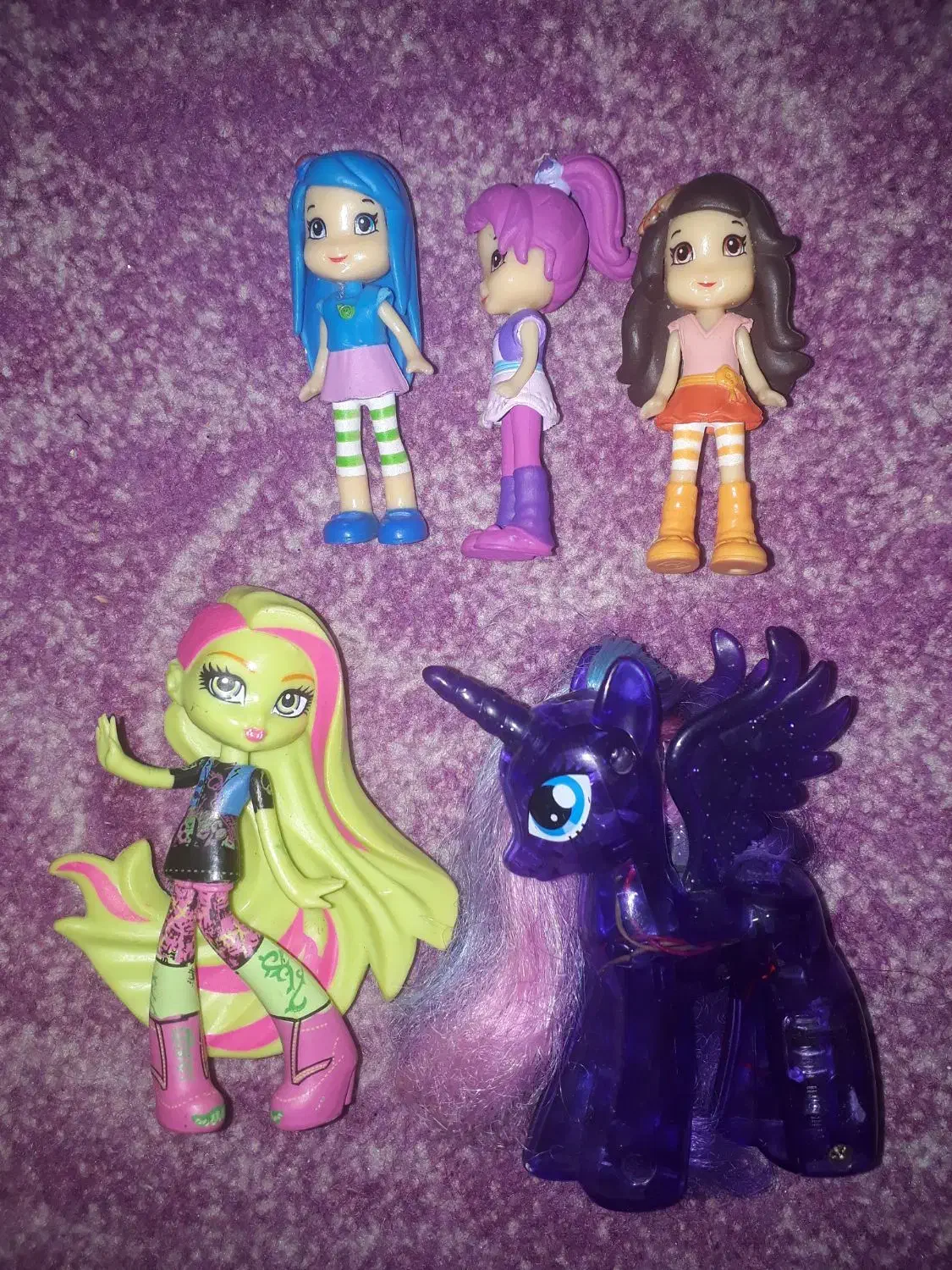 عروسک فیگور و پونی|اسباب‌بازی بچه|اندیشه, اندیشه فاز ۱|دیوار