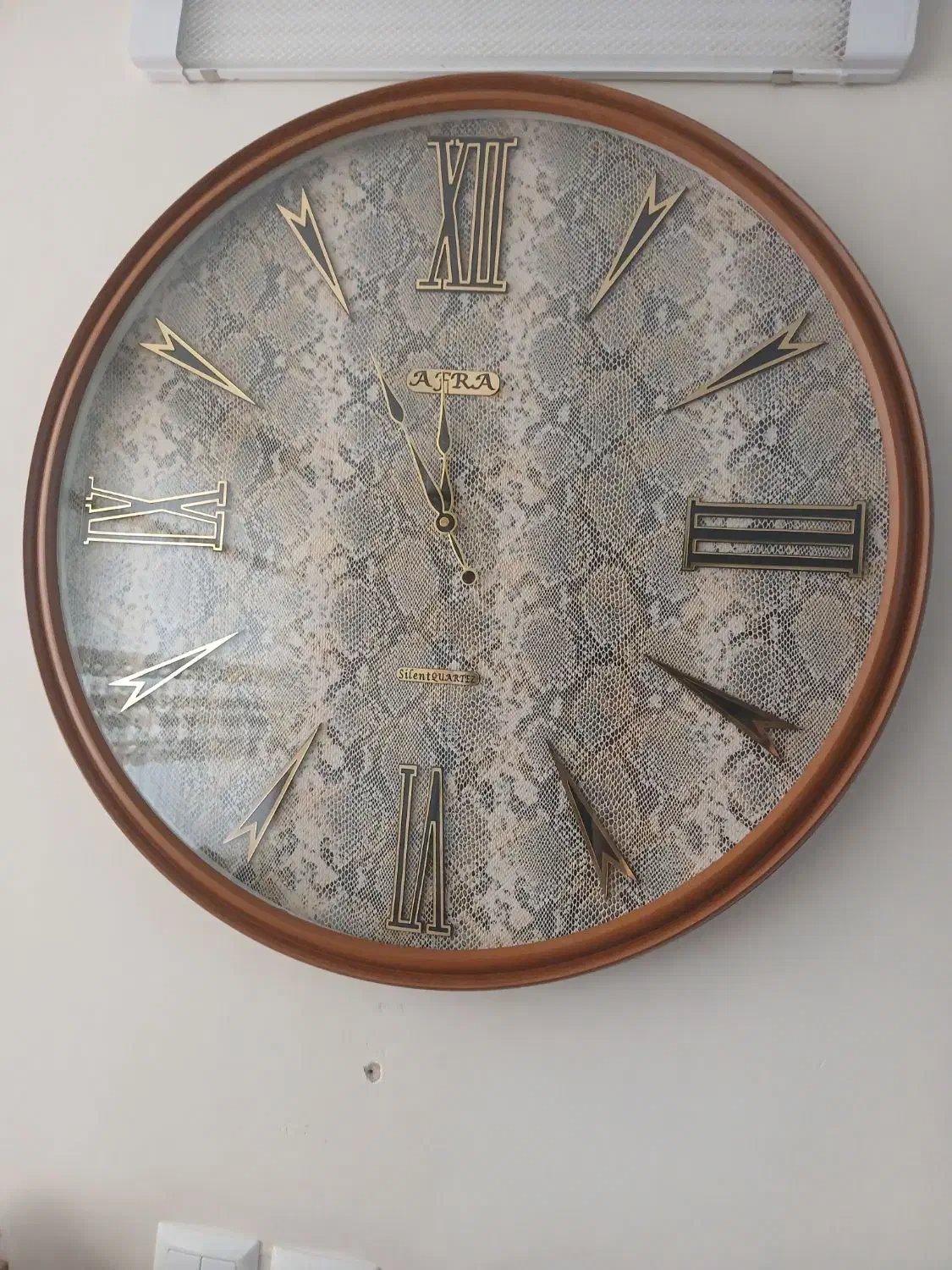 ساعت دیواری چوبی جنس عالی|ساعت دیواری و تزئینی|اراک, |دیوار