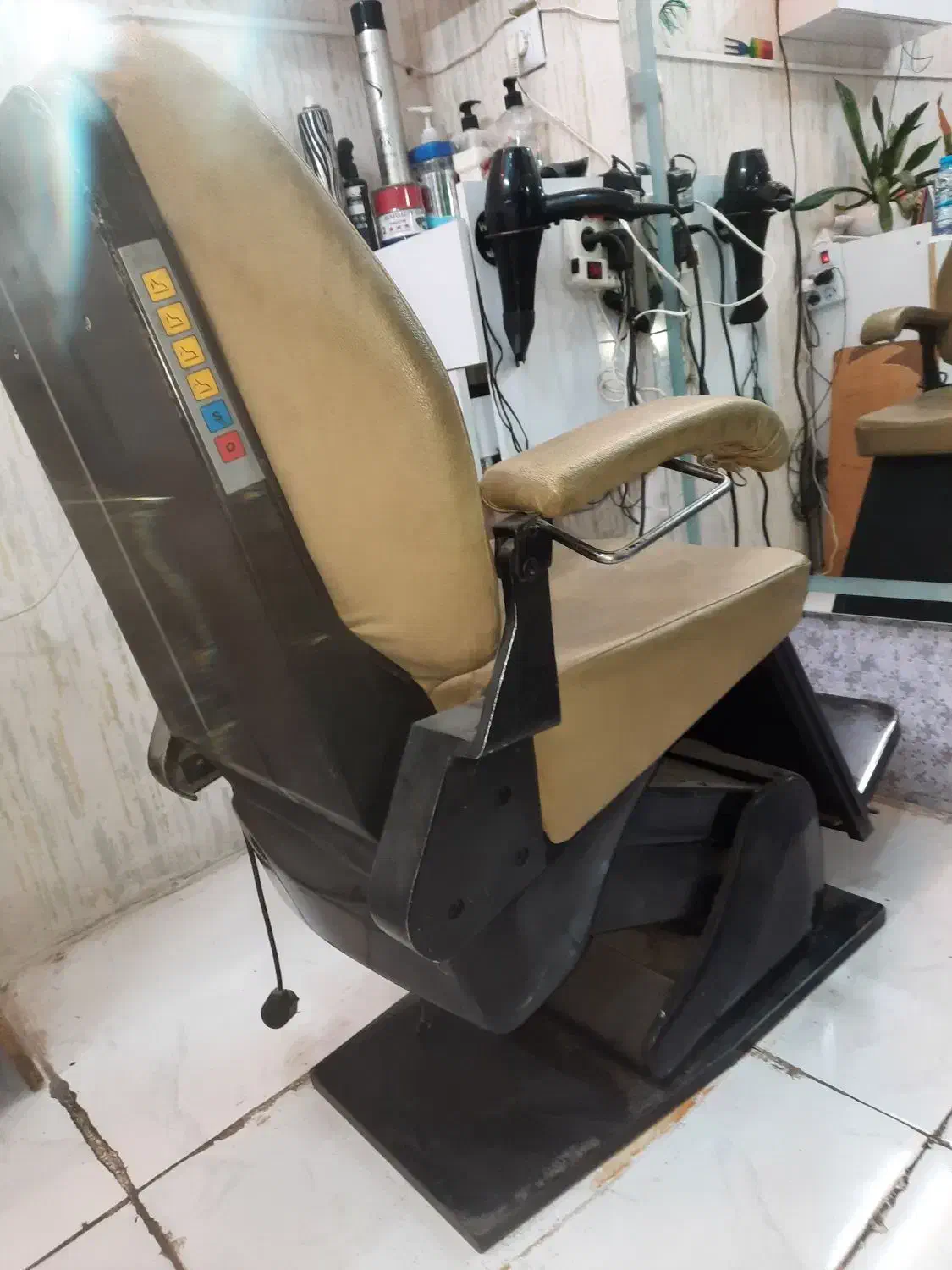 صندلی ارایشگاه پویا|آرایشگاه و سالنهای زیبایی|مشهد, کوشش|دیوار