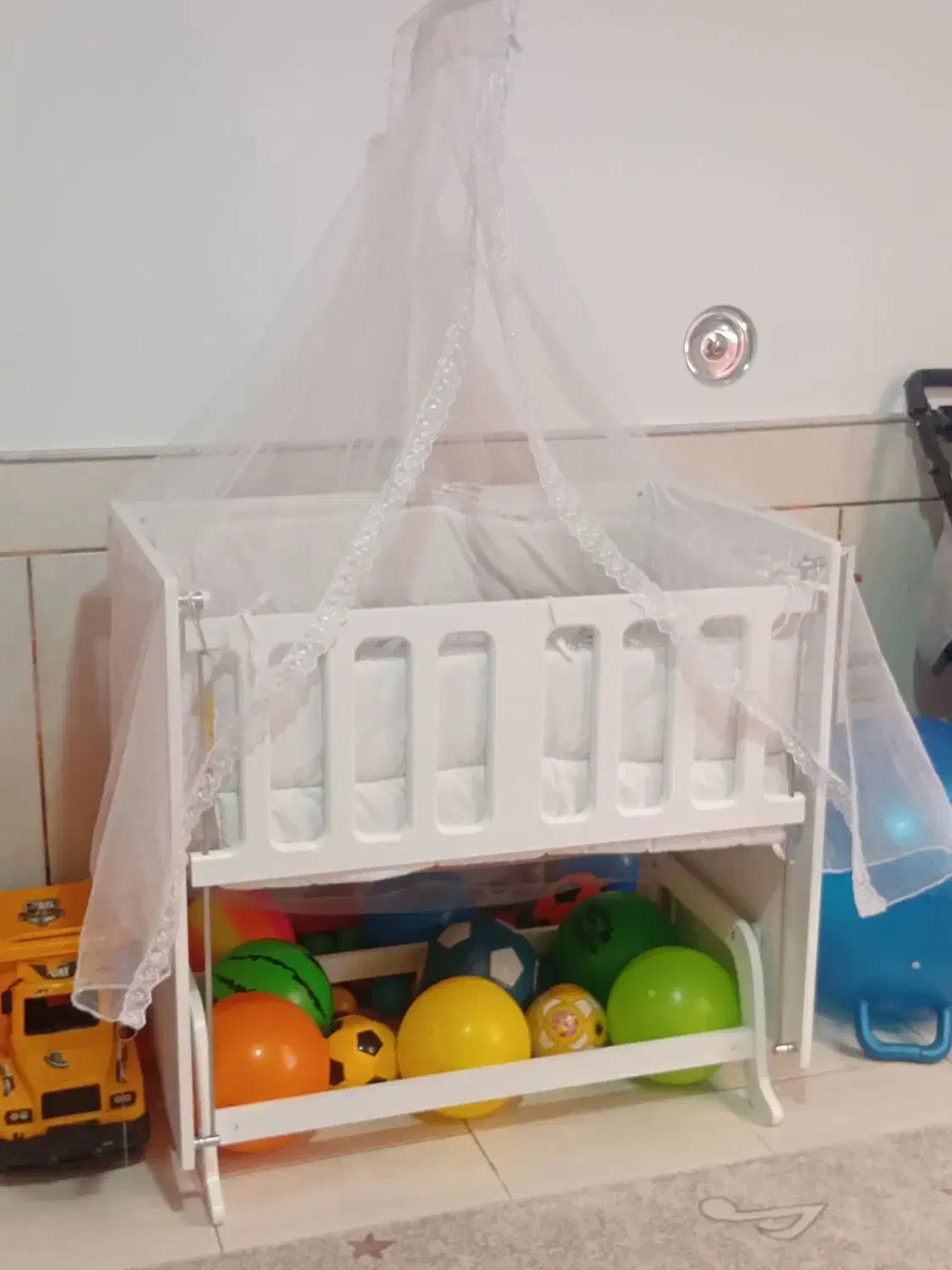 گهواره|تخت و سرویس خواب|آباده, |دیوار