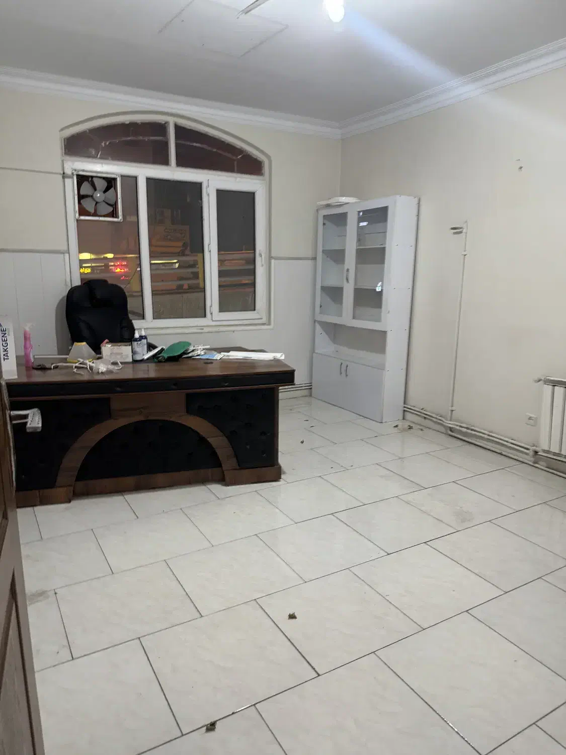 میز مدیریتی با یک عدد صندلی مدیریت|دفتر کار|تهران, تهرانپارس غربی|دیوار