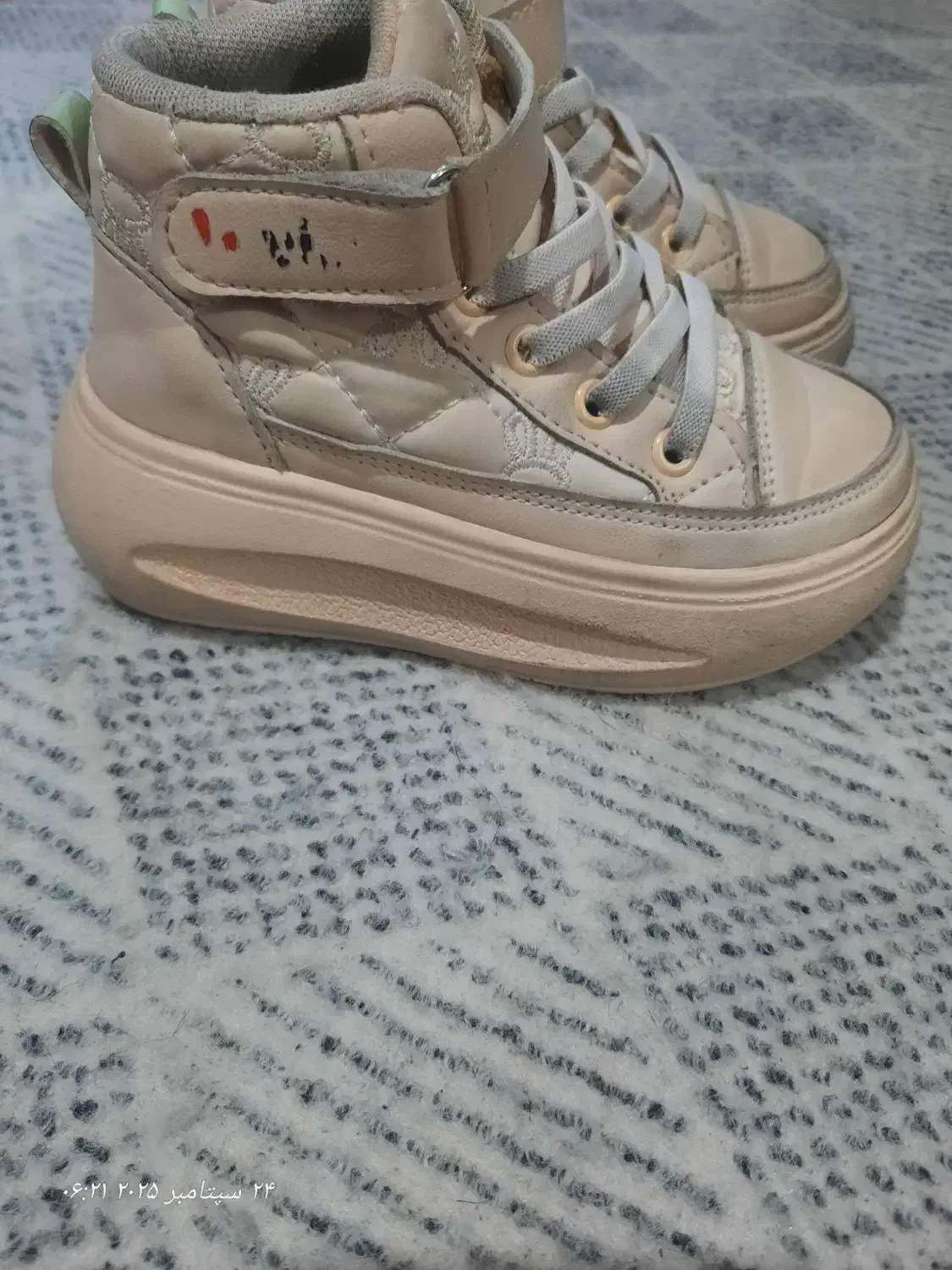 بوت در حد نو|کفش و لباس بچه|وحیدیه, |دیوار