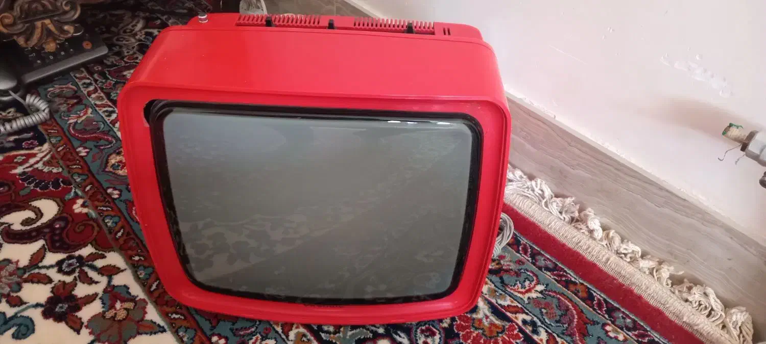 تلویزیون قدیمی سیاهوسفید سفید سالم|تلویزیون و پروژکتور|بروجرد, |دیوار