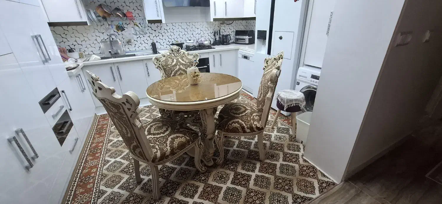 میز غذا خوری سه نفره|میز و صندلی غذاخوری|شاهینشهر, شهرک گلدیس|دیوار