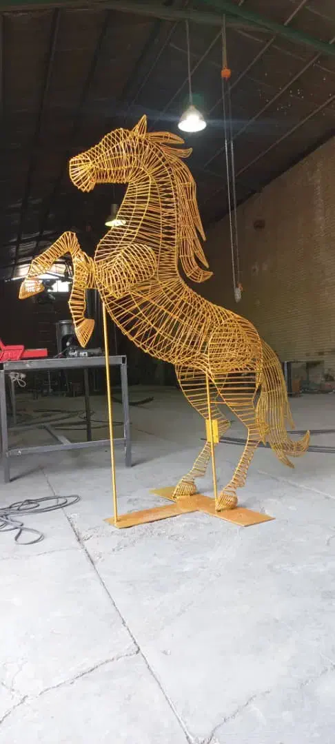 فروش انواع مجسمه فلزی ابعاد واقعی|مجسمه، تندیس، ماکت|خمینی‌شهر, |دیوار