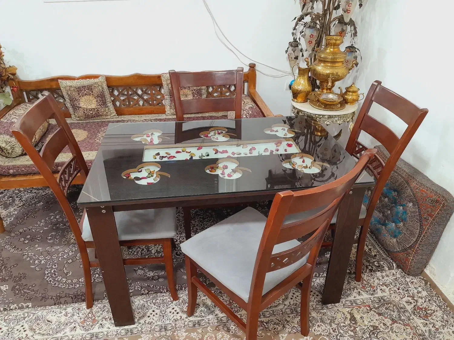 غذا خوری نو نو|میز و صندلی غذاخوری|لاهیجان, لیل|دیوار