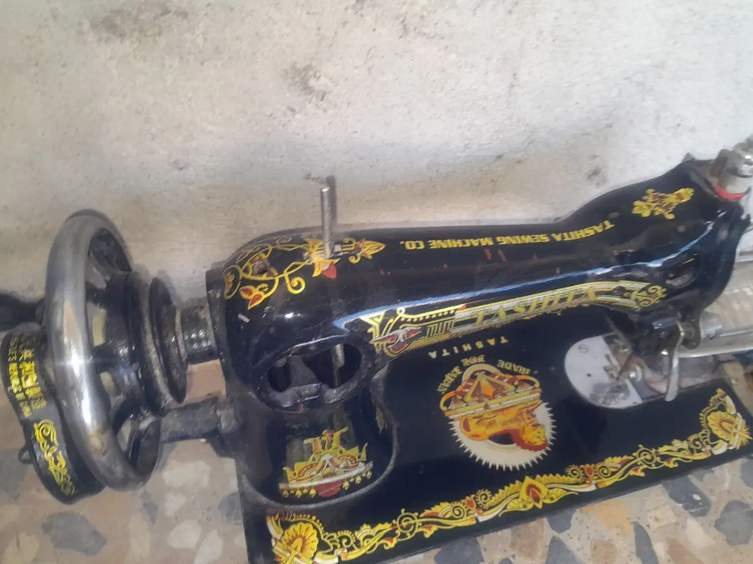 چرخ خیاطی دستی|کلکسیون اشیاء عتیقه|مسجد سلیمان, |دیوار