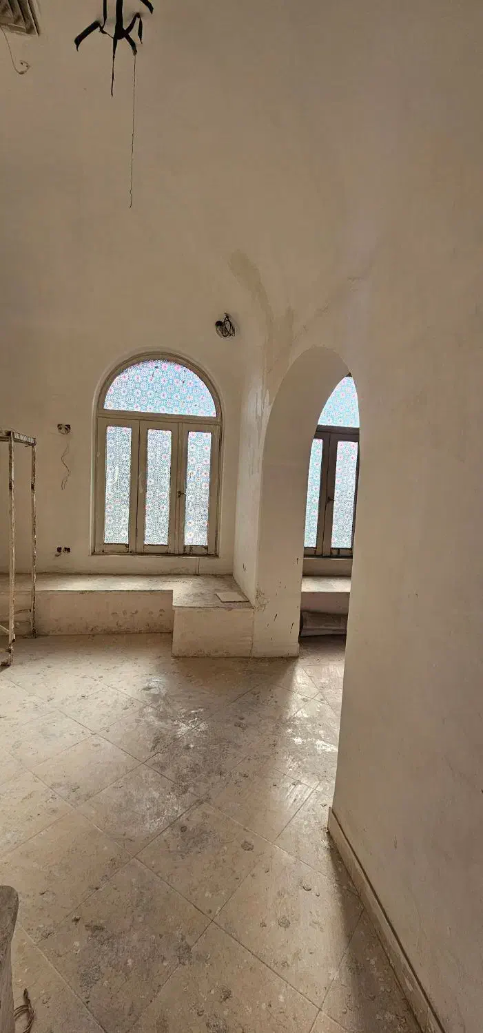 ۸۰۰ متر بنا با ۳۰۰ متر حیاط دربست خ نجات الهی