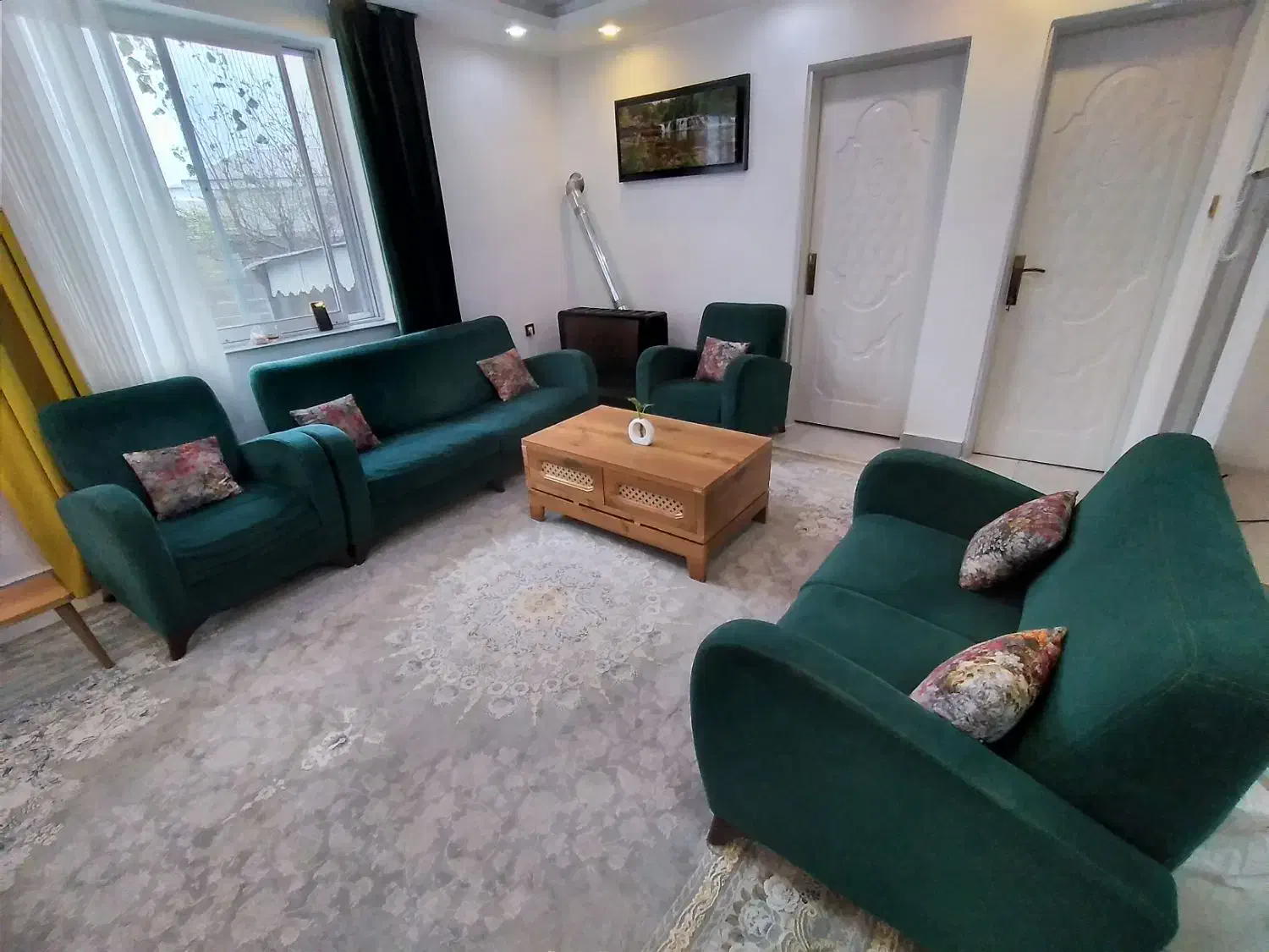 مبل ۷ نفره کمجا|مبلمان خانگی و میز عسلی|لشت نشا, |دیوار