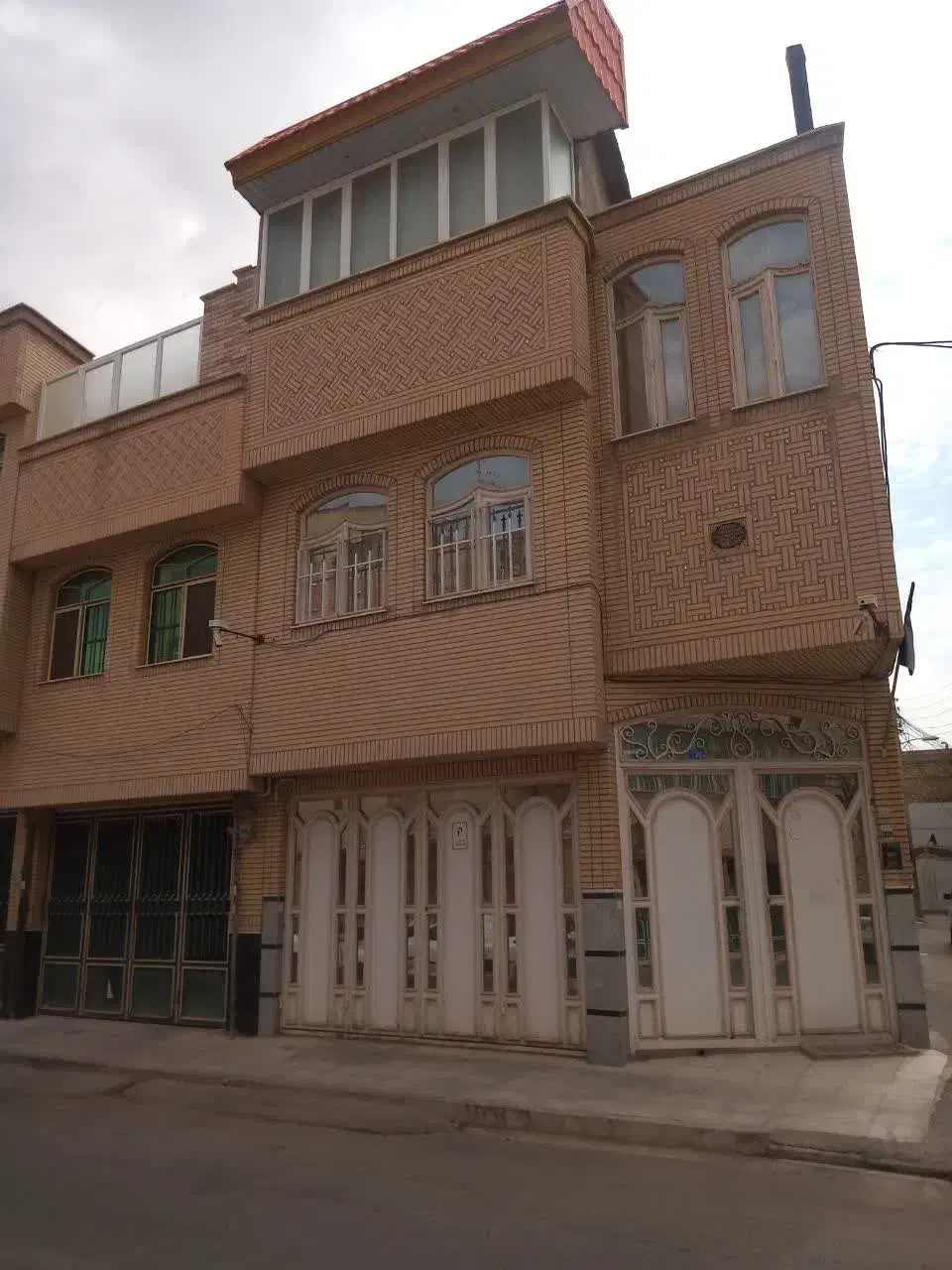 منزل ویلایی ۱۳۰ متری شیک و تمیز|فروش خانه و ویلا|قم, شهرک مهدیه (مدرس)|دیوار