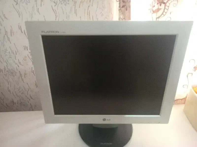 کامپیوتر سالم با میز|رایانه رومیزی|پاکدشت, شهرک امام رضا|دیوار