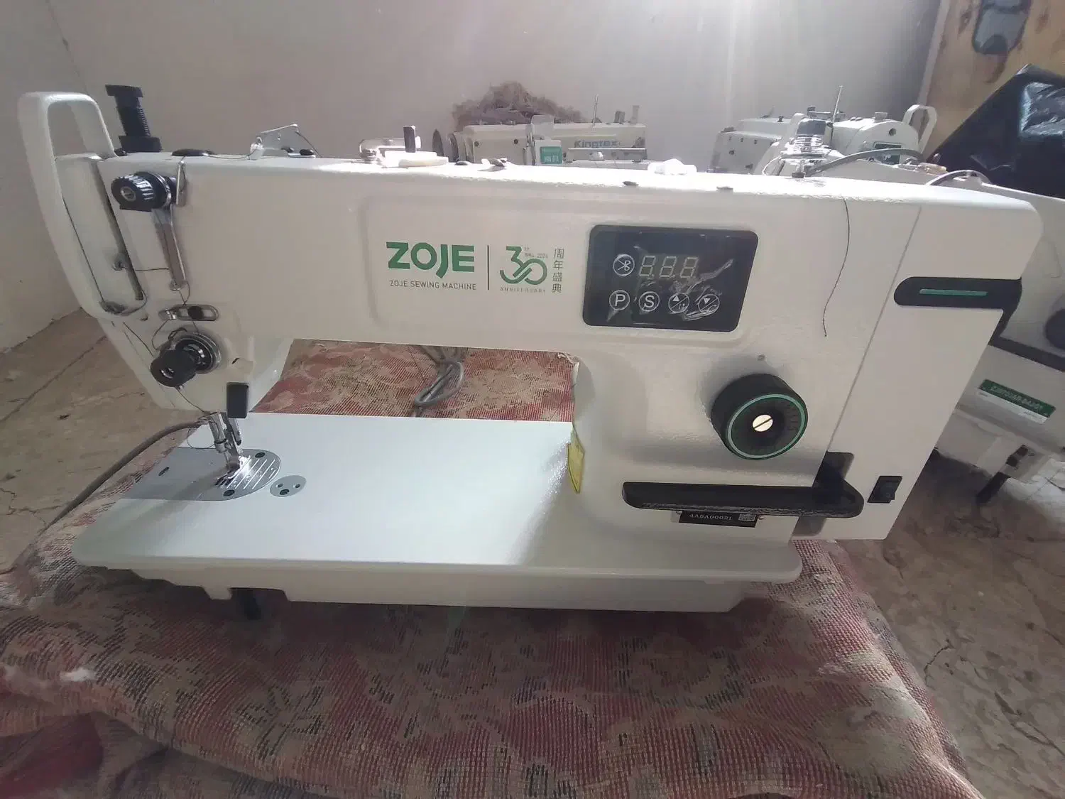 چرخ خیاطی راسته و سردوز با قیمت مناسب|ماشین‌آلات صنعتی|فامنین, |دیوار