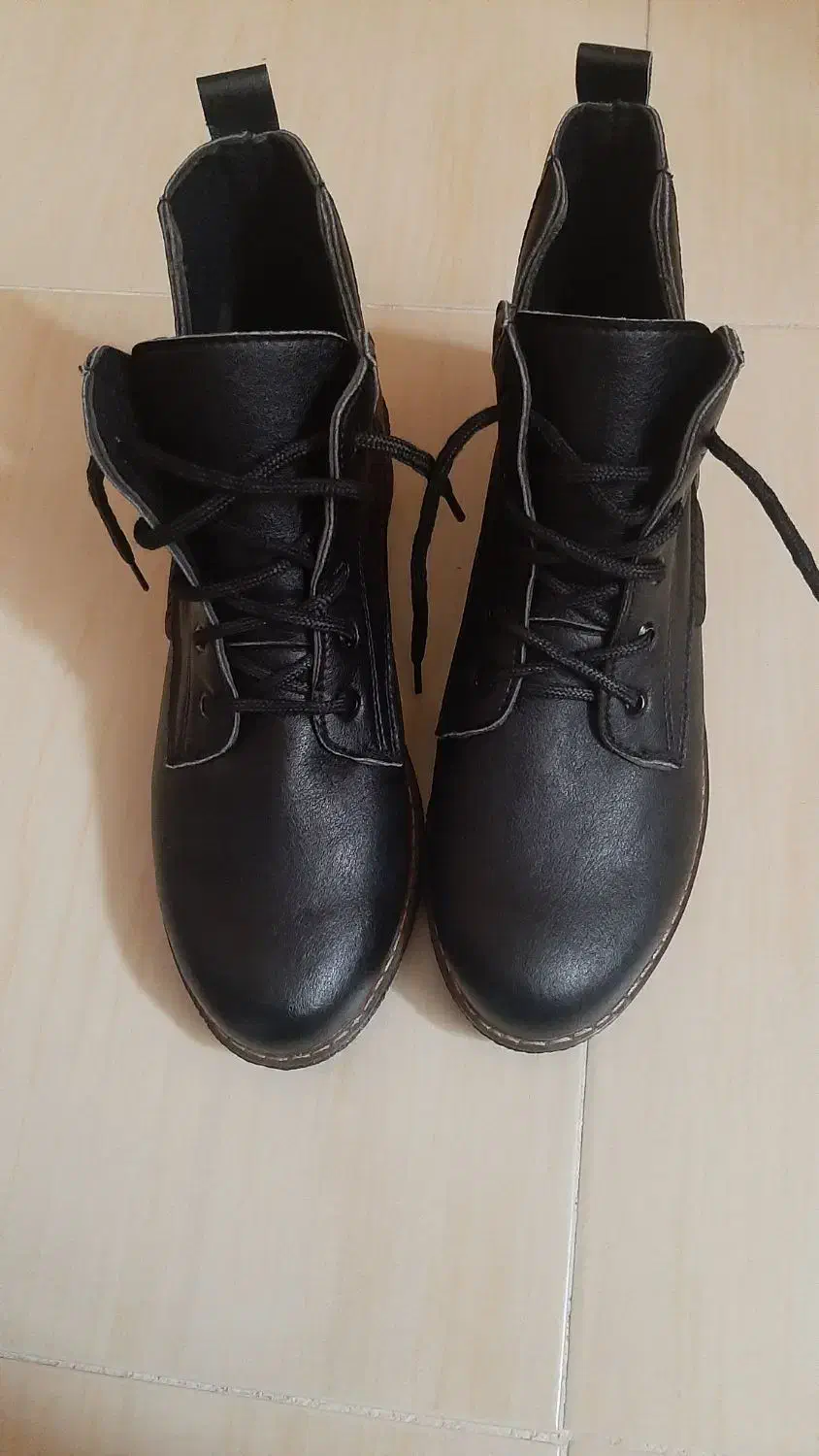 بوت مشکی|کیف، کفش، کمربند|بروجرد, |دیوار