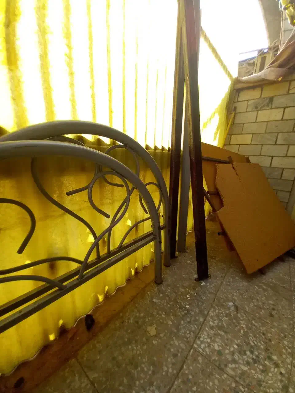 دو عدد تخت یکنفره فلزی|تخت و سرویس خواب|اهواز, باغ شیخ|دیوار