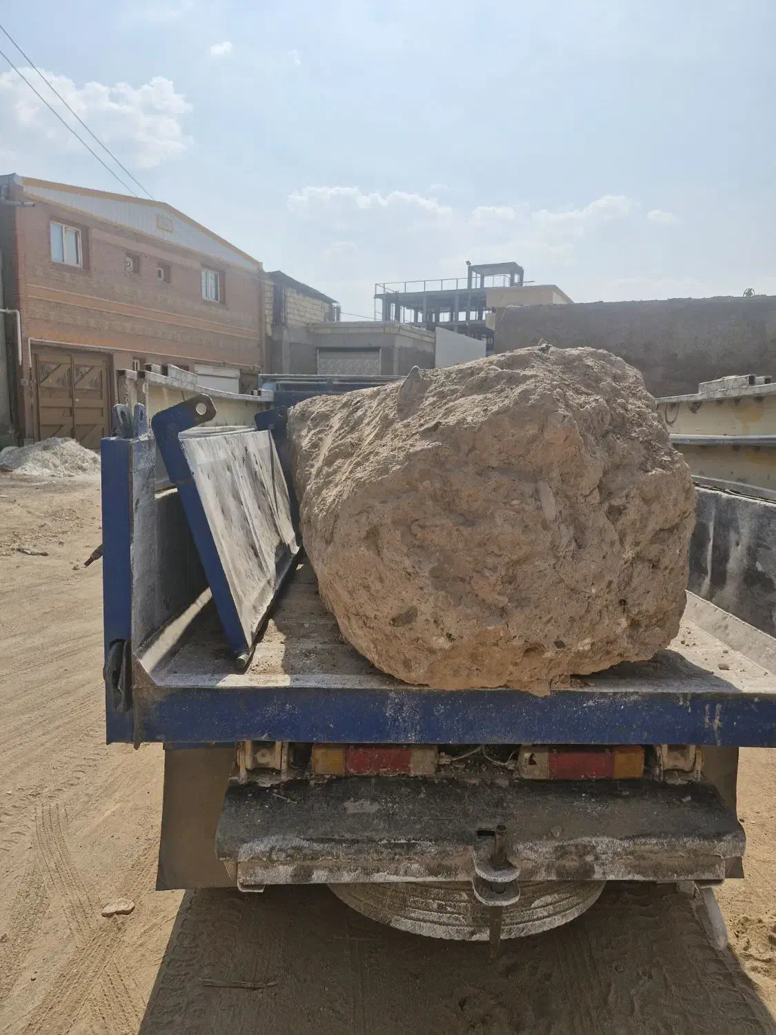 حمل نخاله ساختمانی با مینی لودر  وانت نیسان کمپرسی|خدمات حمل و نقل|سیرجان, |دیوار