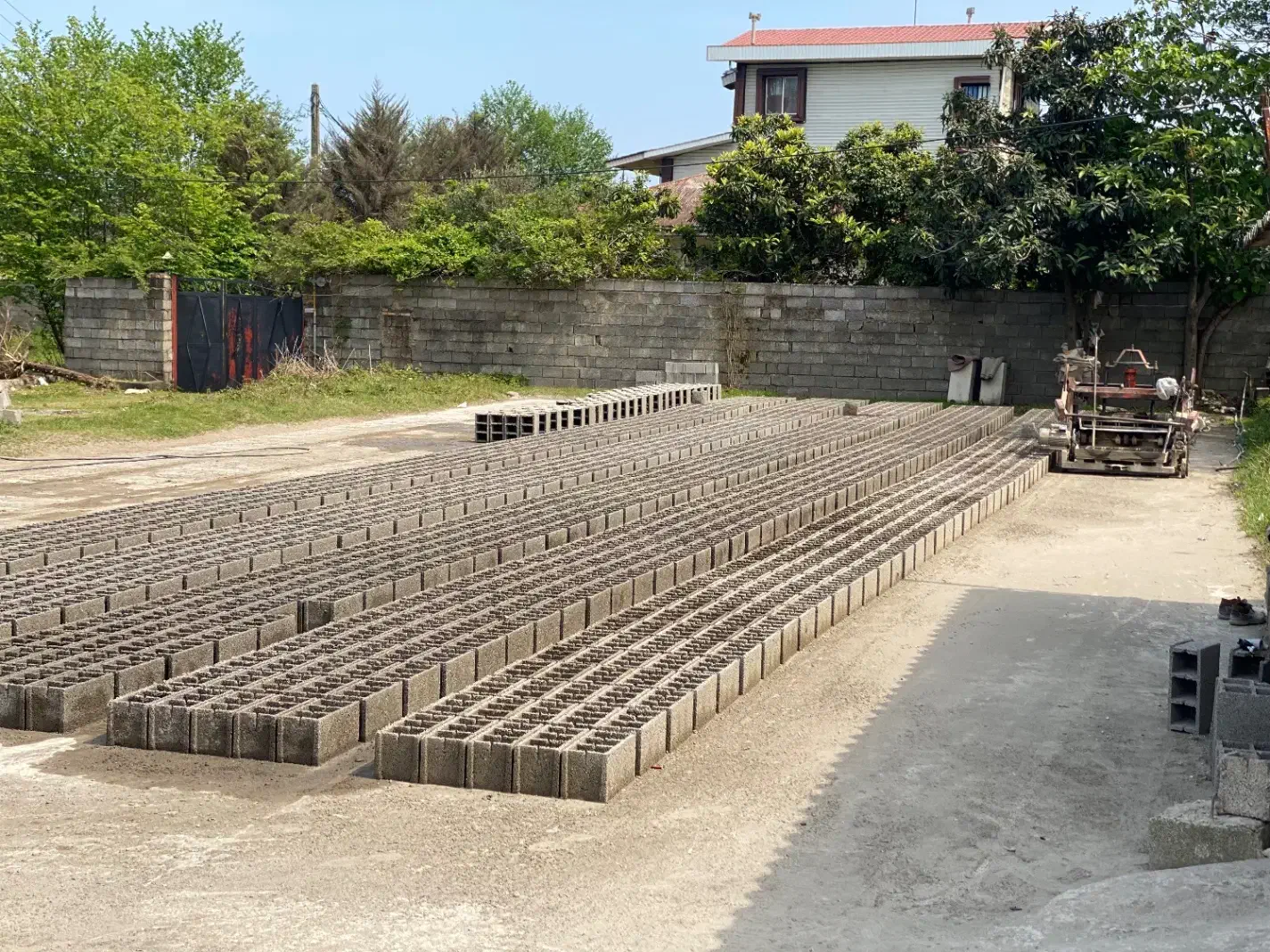 دستگاه بلوک زنی و دستگاه همزن|ماشین‌آلات صنعتی|رشت, پل تالشان|دیوار