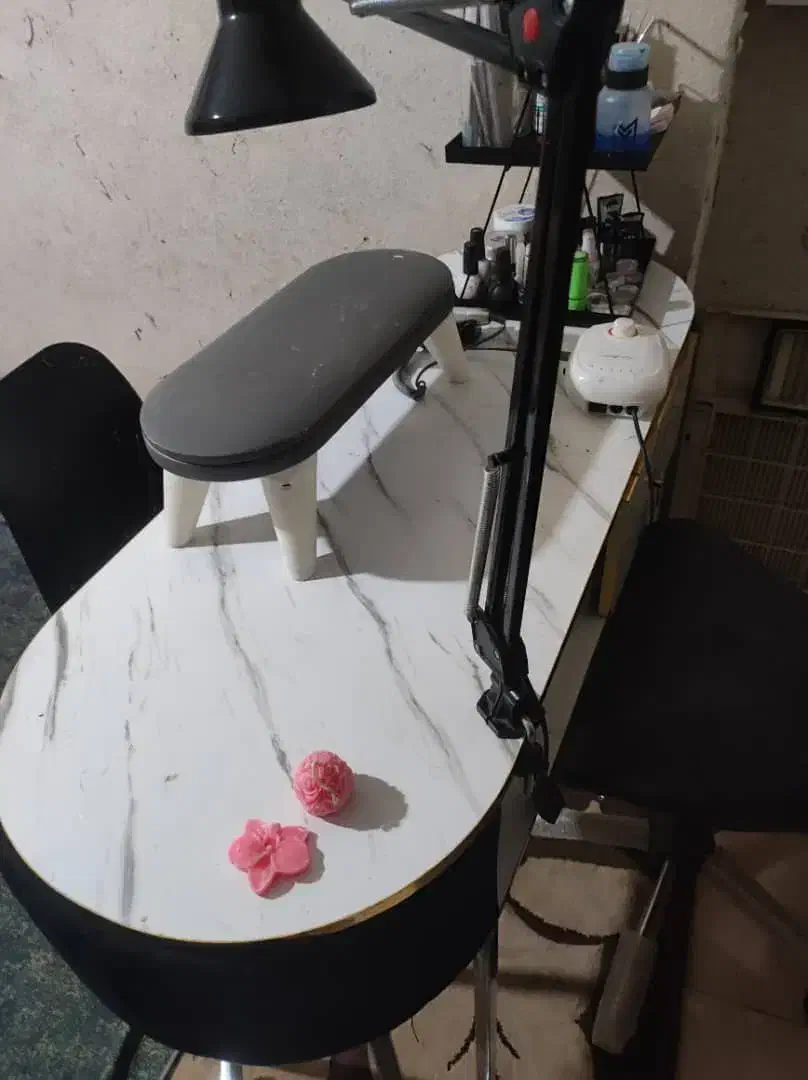 میز و صندلی ناخن|آرایشگاه و سالن‌های زیبایی|بندرعباس, |دیوار