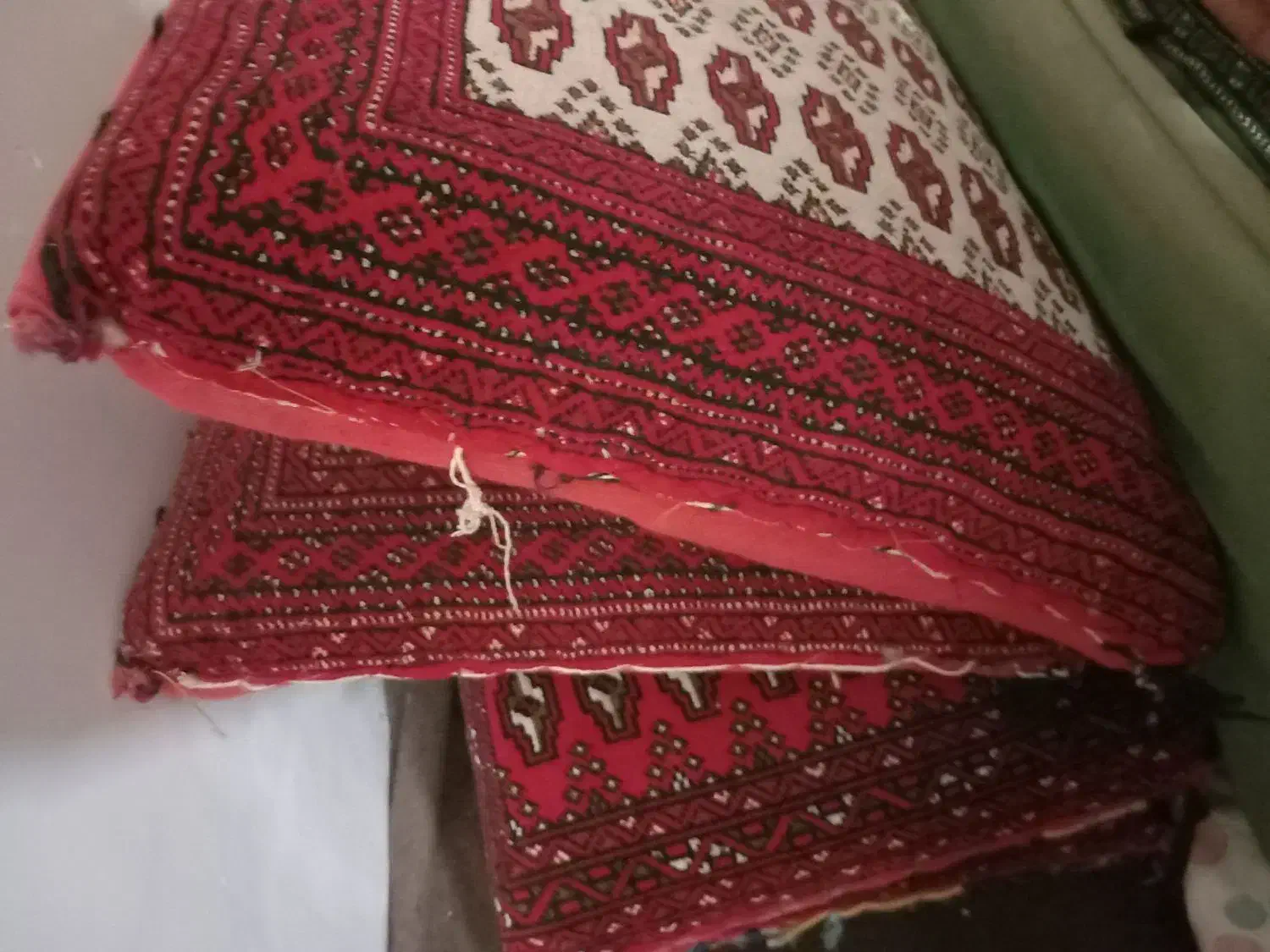 ۴ عدد پشتی تمیز نو قیمت مناسب.جفتی ۳۵۰دوعدد۳۵۰|پشتی|تربت‌حیدریه, باغ سلطانی|دیوار