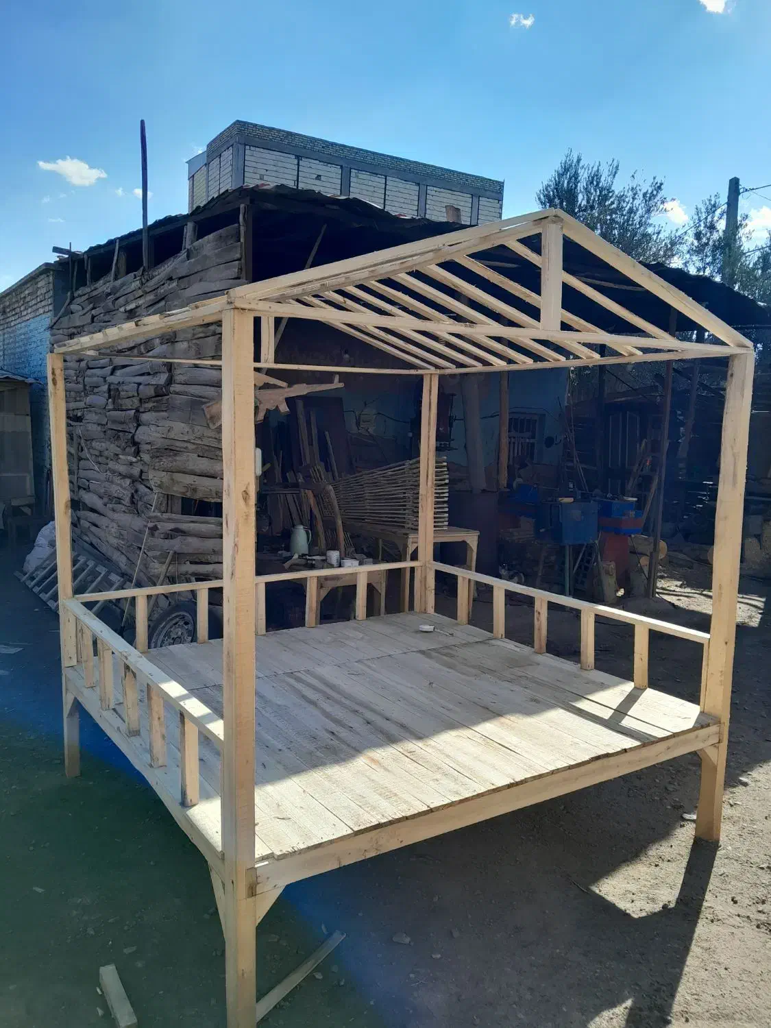 ساخت انواع تخت و آلاچیق|خدمات پیشه و مهارت|چورزق, |دیوار