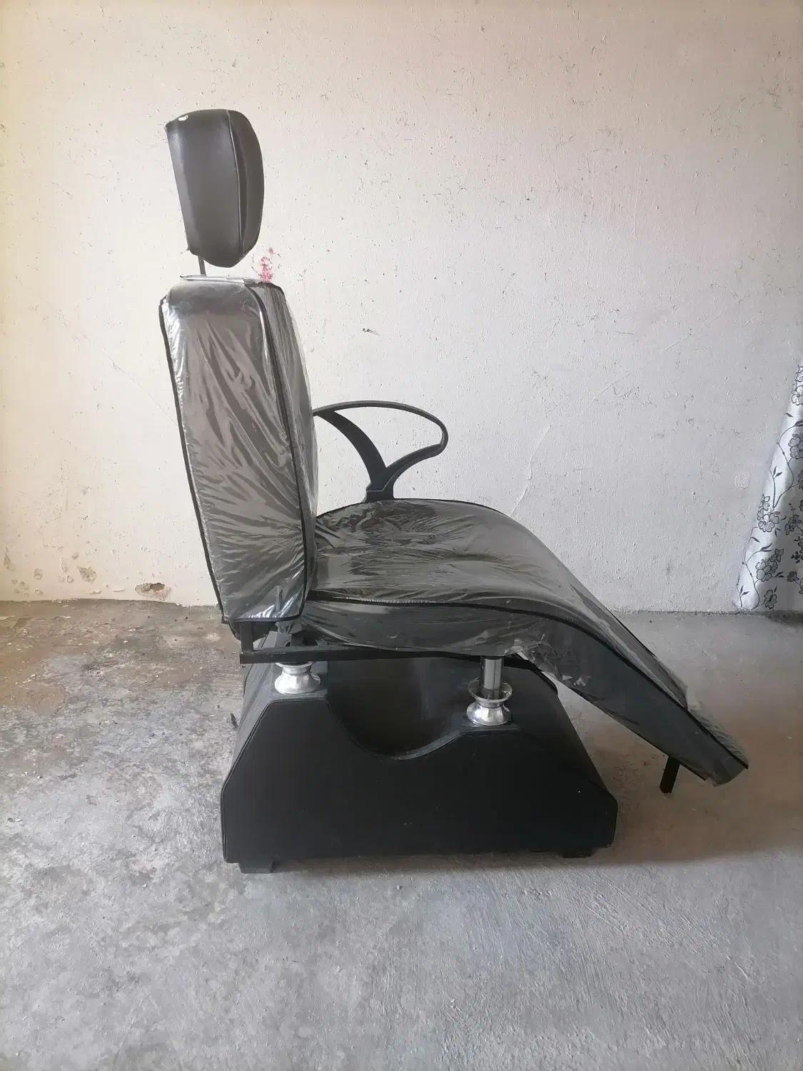 صندلی اصلاح|آرایشگاه و سالن‌های زیبایی|مرودشت, کناره|دیوار