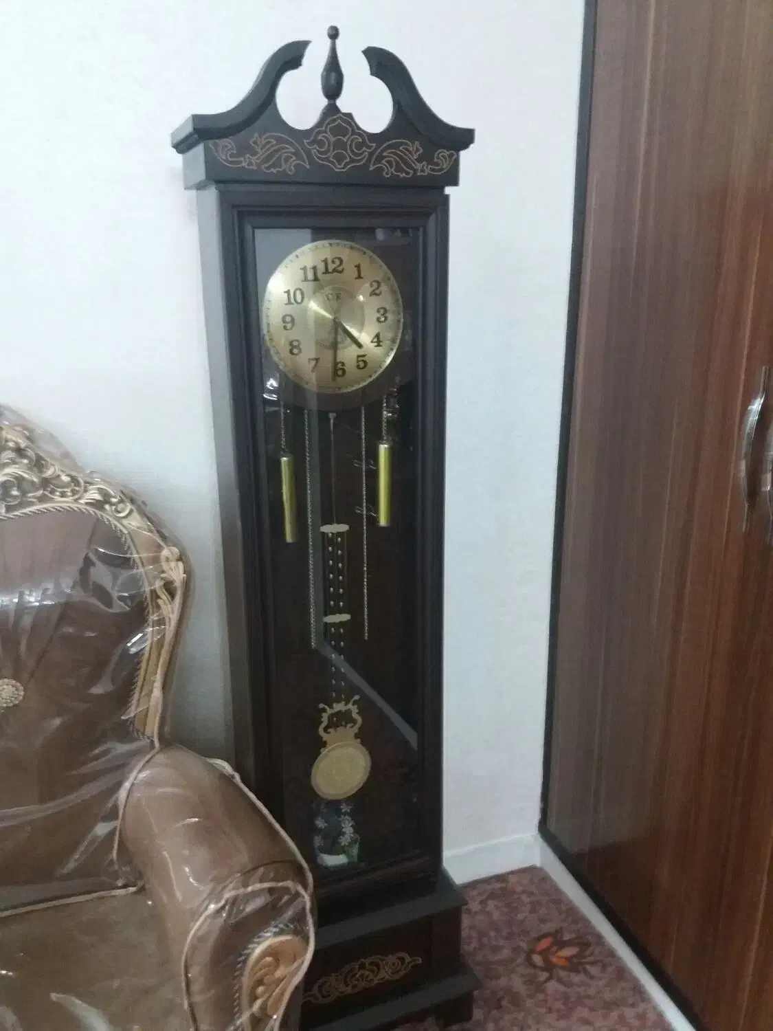 ساعت ایستاده|ساعت|نجف‌آباد, هفده شهریور|دیوار