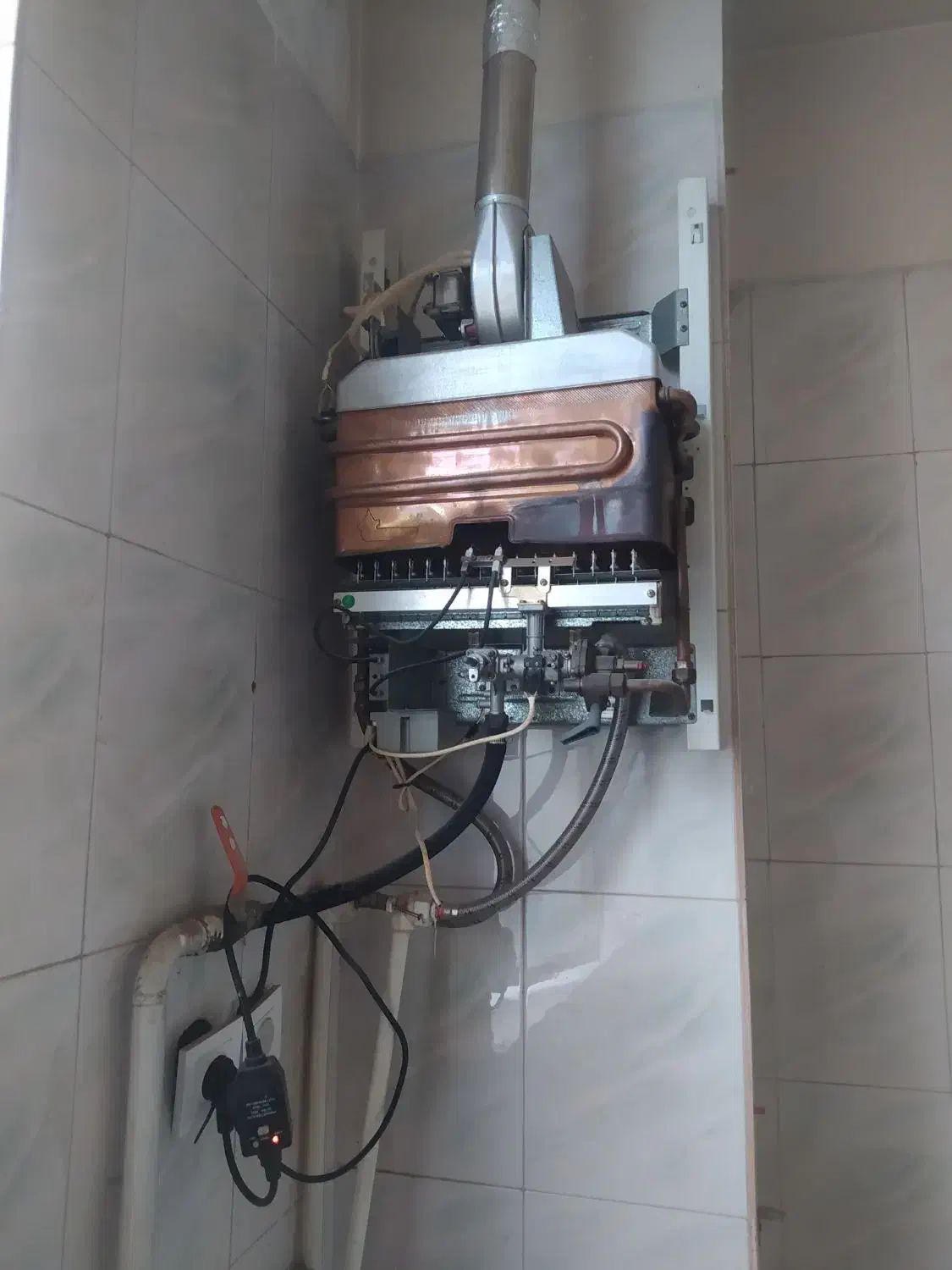 پکیج و آبگرمکن و موتور خانه سهند|خدمات پیشه و مهارت|هشتگرد, فاز ۱ مهستان|دیوار