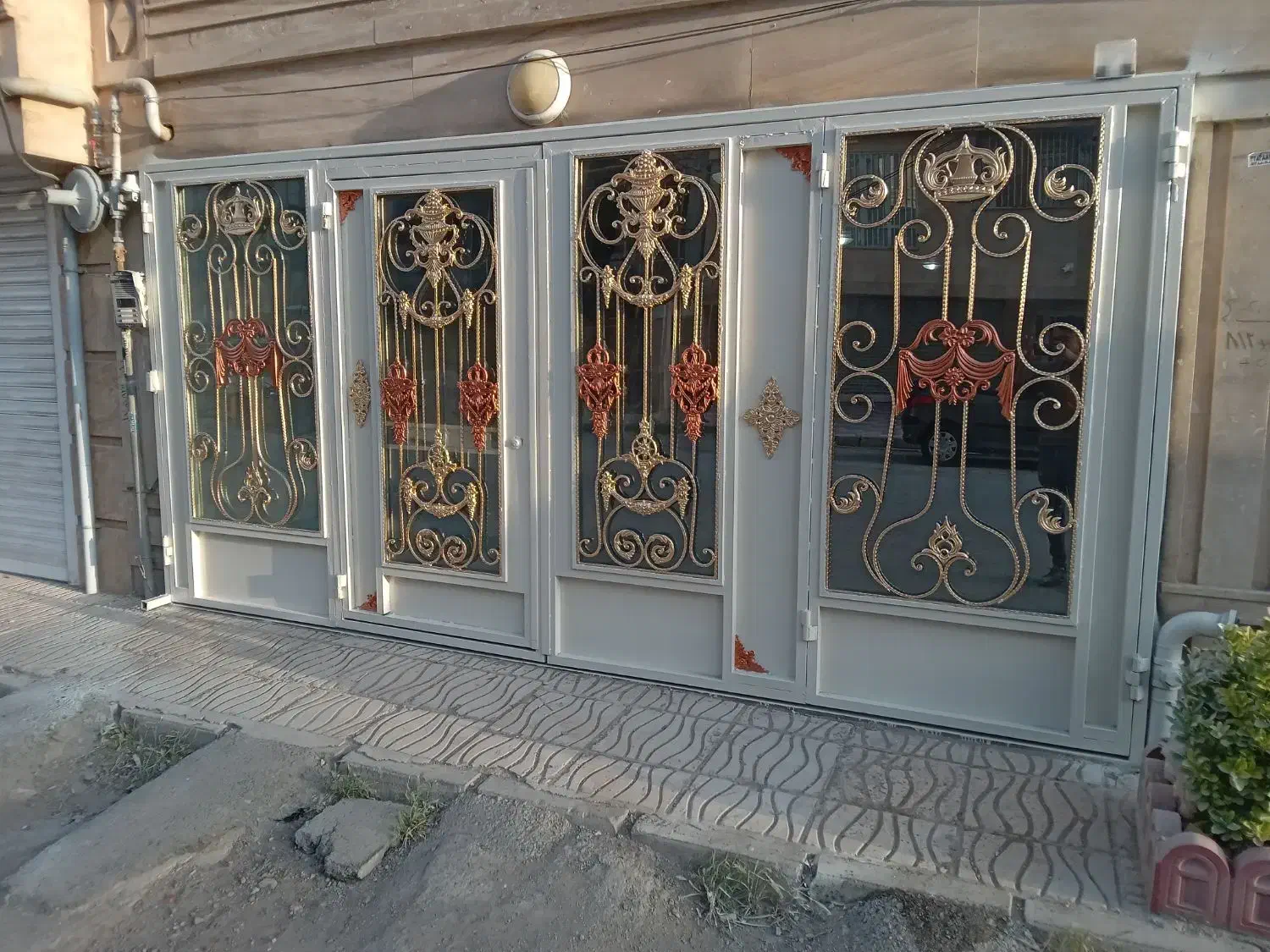 نقاشی ساختمان و رنگ امیزی درب|خدمات پیشه و مهارت|اردبیل, |دیوار