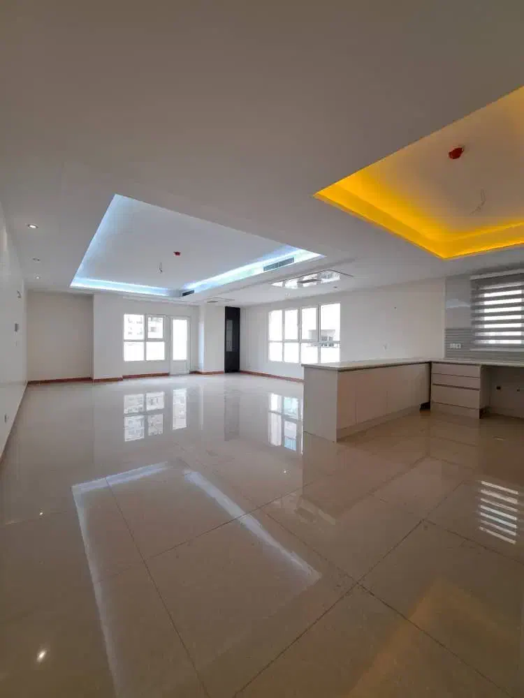 رهن برج مجلل ۱۷۰ متری ویو دریاچه تراس قابل چیدمان