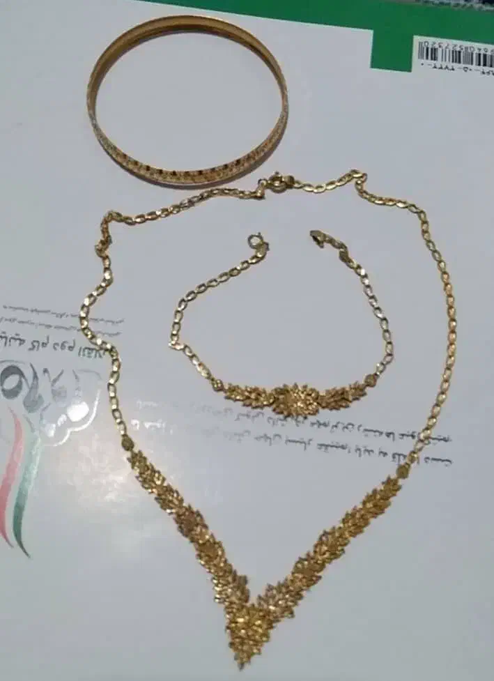 طلاها در حد نو نیم ست و النگو ۱۵۰ بالا خام|جواهرات|کوهدشت, |دیوار