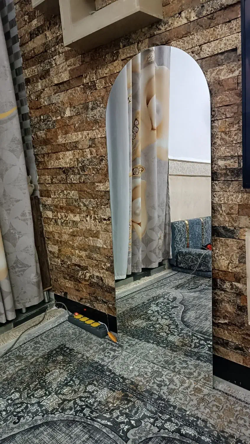 آینه دفرمه|آینه|خرمشهر, |دیوار