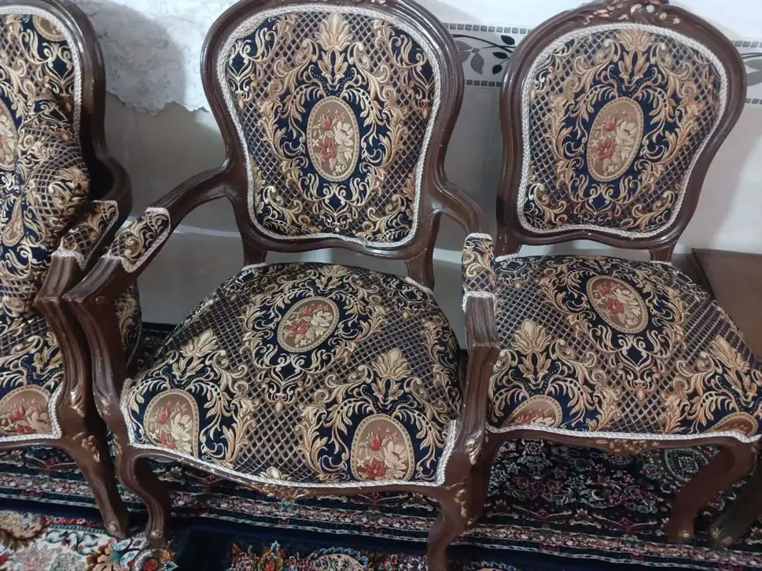 ۹ نفره کاملا سالم و تمیز|مبلمان خانگی و میز عسلی|سبزوار, نواب صفوی|دیوار