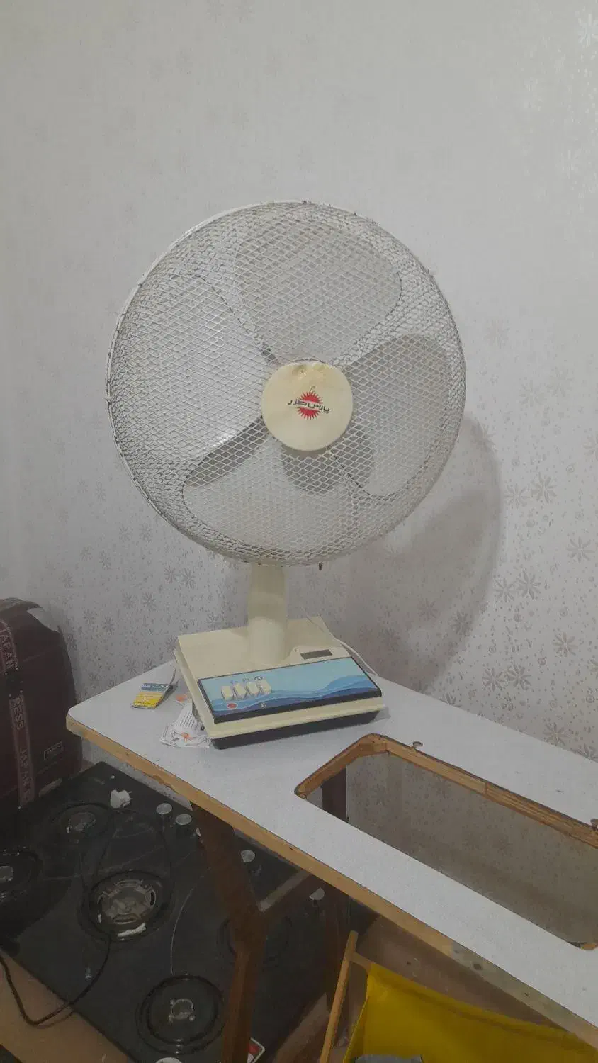 فروش دو دستگاه پنکه سقفی ویک دستگاه پنکه دستی|پنکه و تصفیهکنندهٔ هوا|دوگنبدان, |دیوار