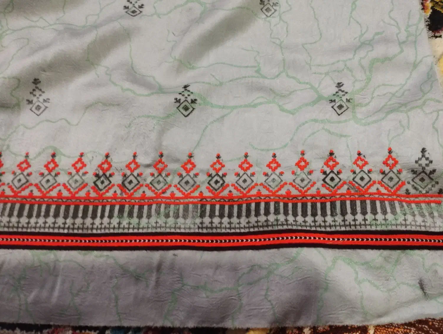 دانوک و پروک دوچین|لباس|ایرانشهر, |دیوار