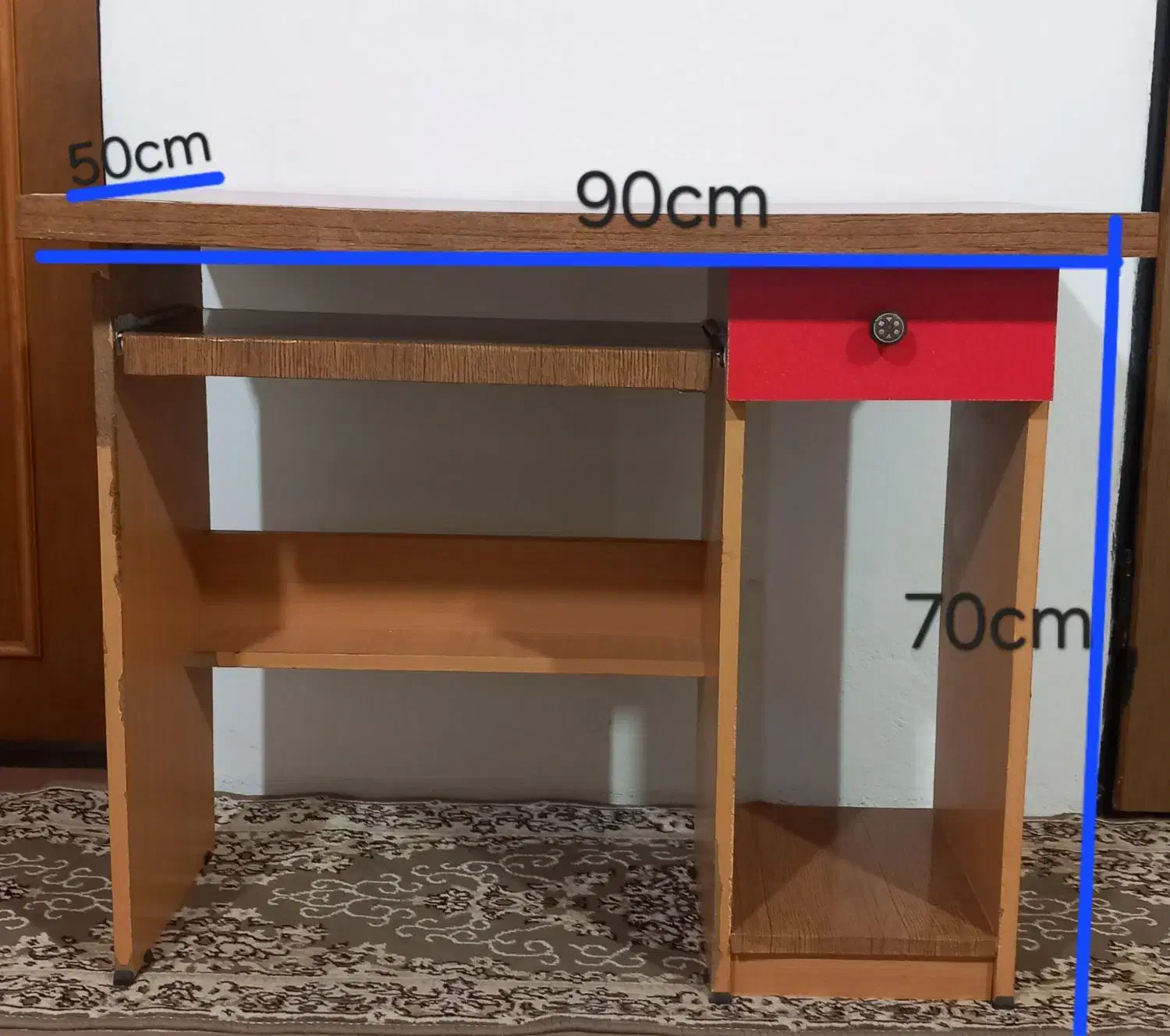 میز تحریر و کامپیوتر|میز تحریر و کامپیوتر|نور, |دیوار