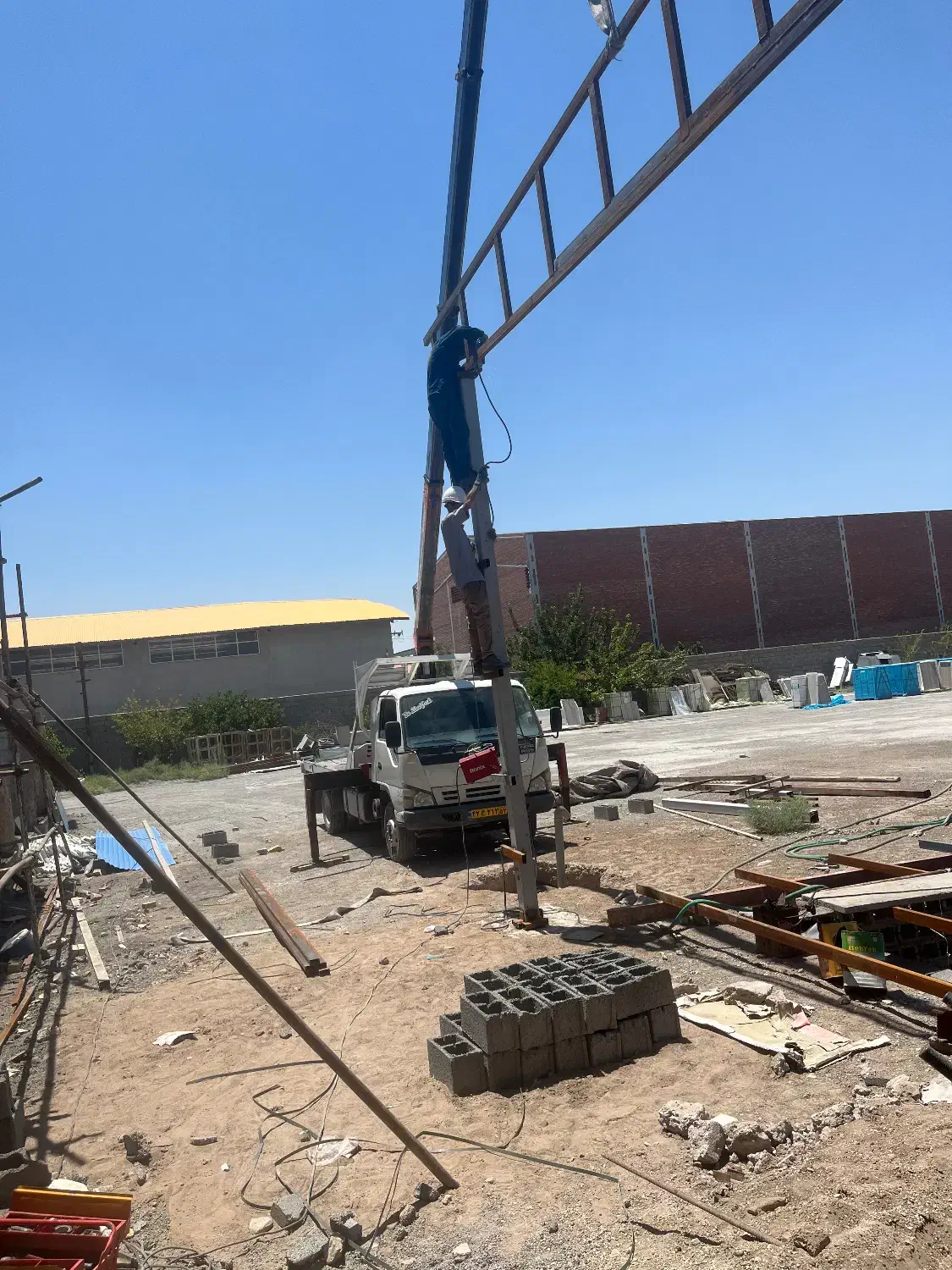 جوشکاری سیار ساخت و نصب درب و پنجره و نبشی کشی|خدمات پیشه و مهارت|سیرجان, |دیوار