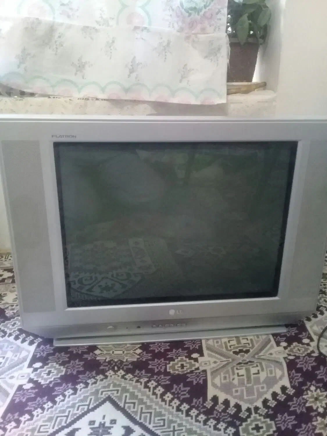 با عرض سلام دو عدد تلویزیون بفروش میرسد|تلویزیون و پروژکتور|مرند, |دیوار