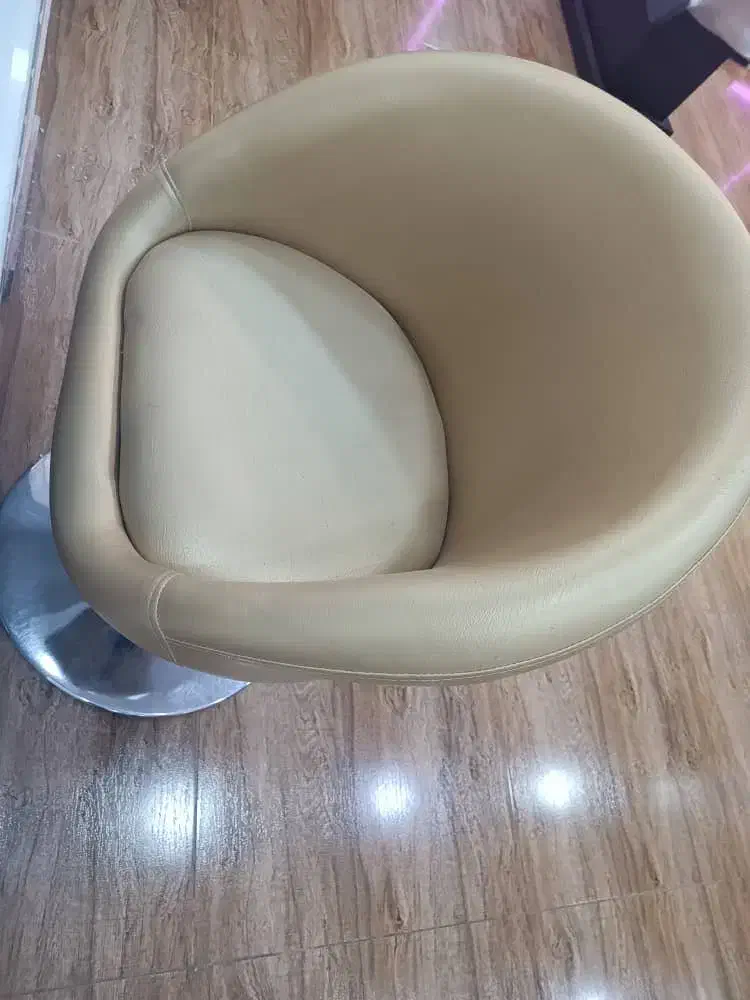 فروش تعدادی لاکژل و صندلی ناخنکار و مشتری|آرایشگاه و سالنهای زیبایی|بندر انزلی, لاله|دیوار